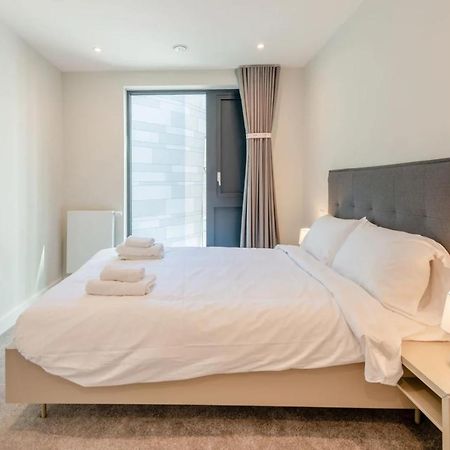 Modern Apartments In Brentford 2 Minutes Walk From Kew Bridge Екстериор снимка