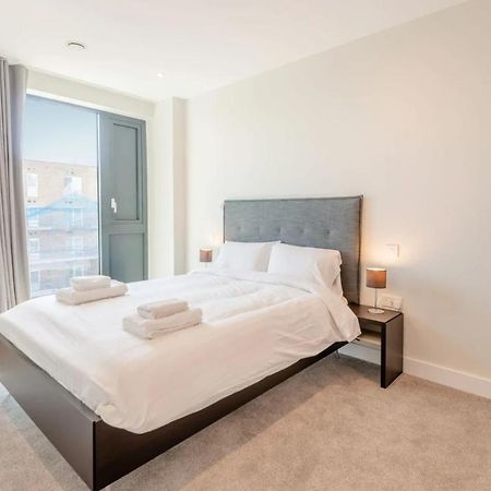 Modern Apartments In Brentford 2 Minutes Walk From Kew Bridge Екстериор снимка