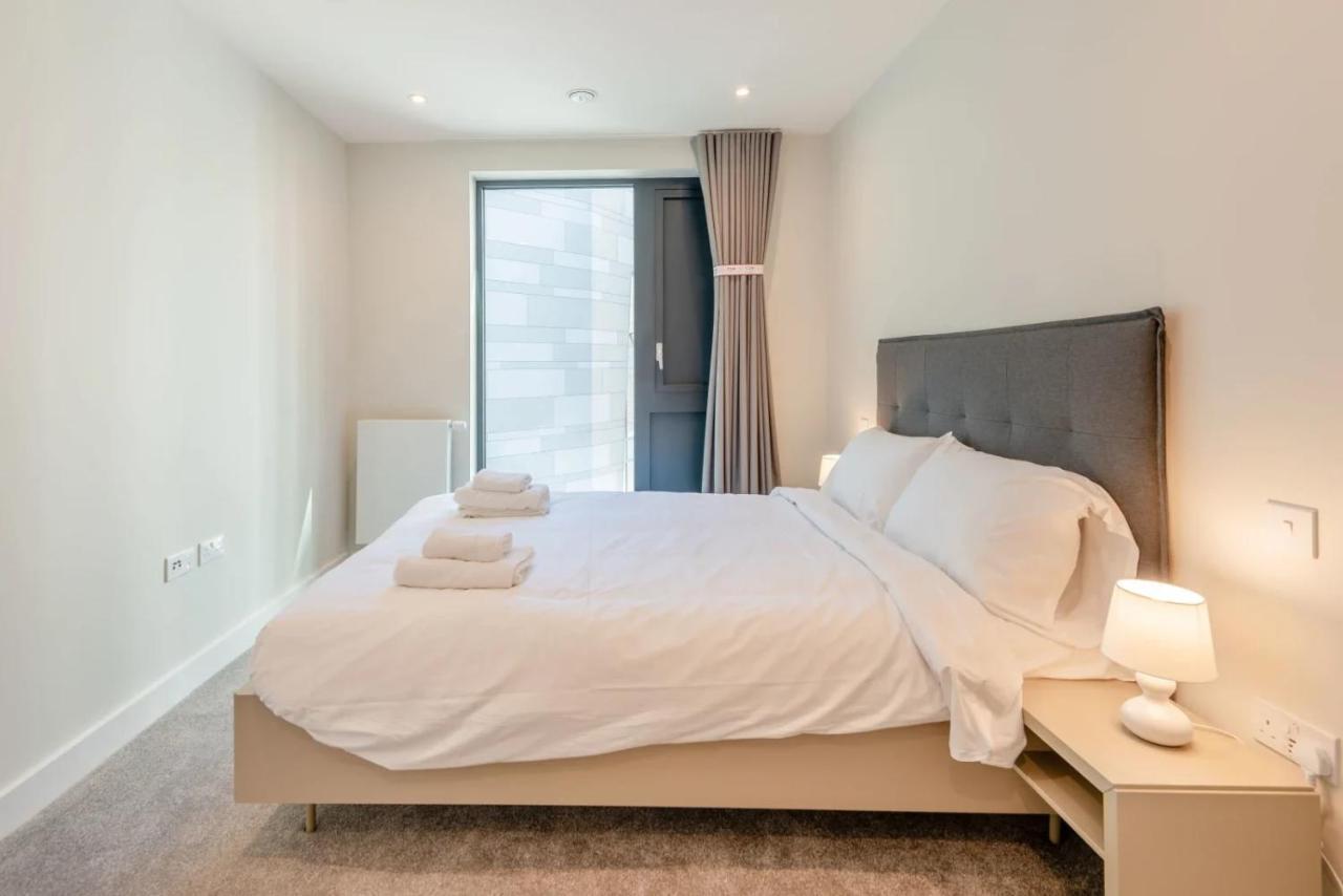 Modern Apartments In Brentford 2 Minutes Walk From Kew Bridge Екстериор снимка