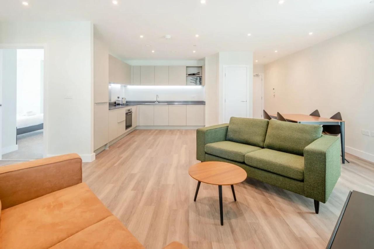 Modern Apartments In Brentford 2 Minutes Walk From Kew Bridge Екстериор снимка