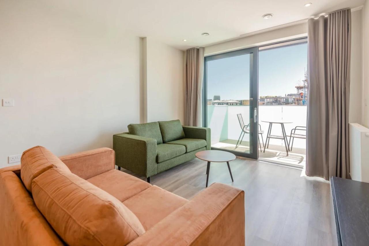 Modern Apartments In Brentford 2 Minutes Walk From Kew Bridge Екстериор снимка