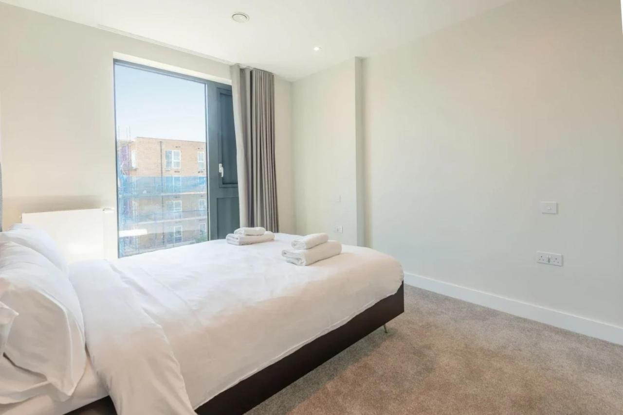 Modern Apartments In Brentford 2 Minutes Walk From Kew Bridge Екстериор снимка